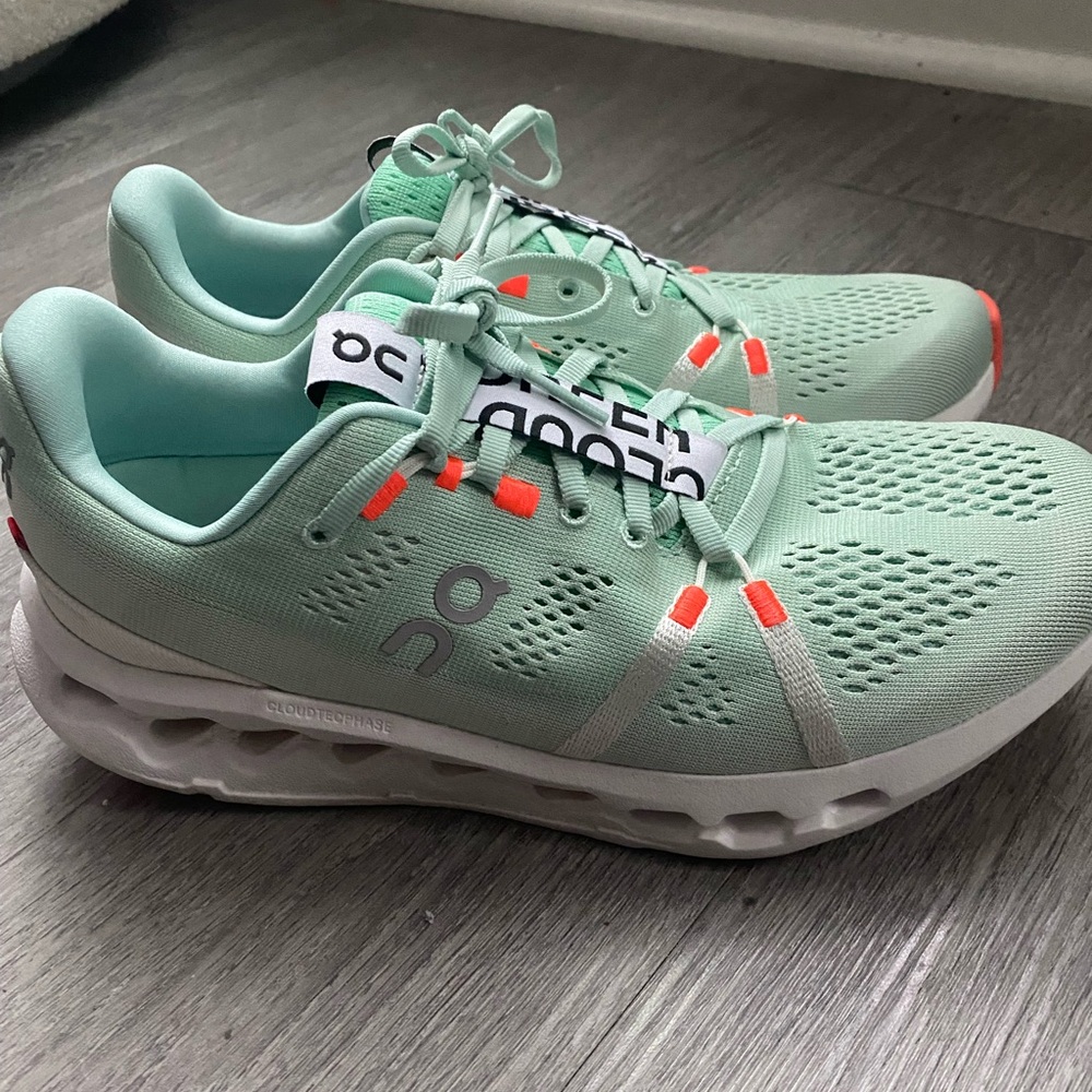 On Running Women's Cloudsurfer
